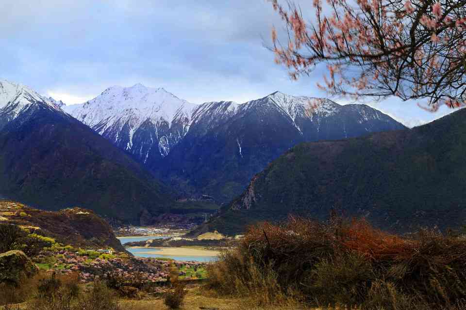 走进雅鲁藏布大峡谷