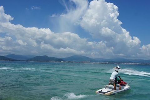 <海南双飞6日游>5晚连住三亚一线海边海景房，舒适玩海