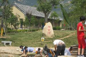 烟台招远有什么好玩的 招远淘金小镇直通车全程空调旅游车一日游